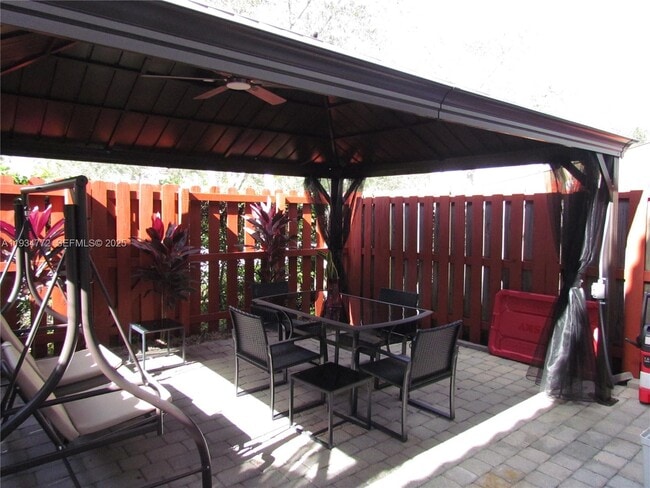 Building Photo - 11564 SW 151 Ave