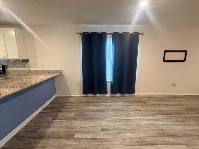 Building Photo - 128 Bluebeech St