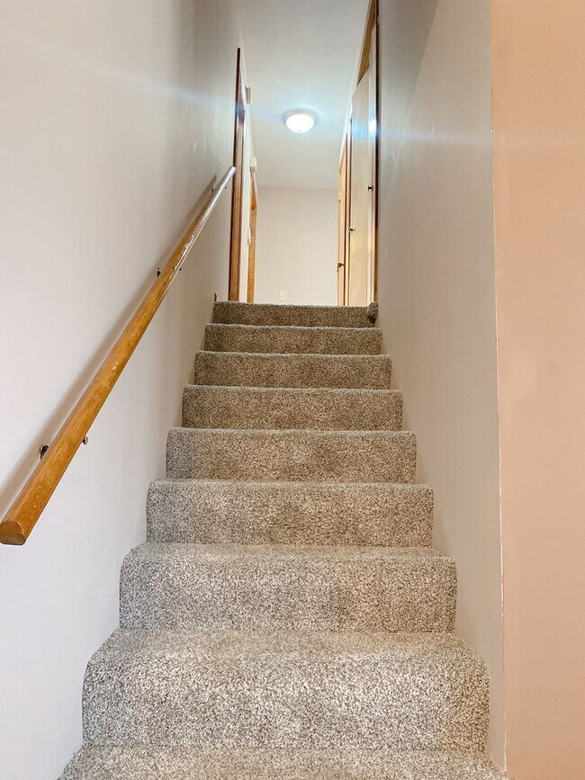 Building Photo - 3BD, 2BTH Bellevue Charmer Ready for YOU, $2,300!!