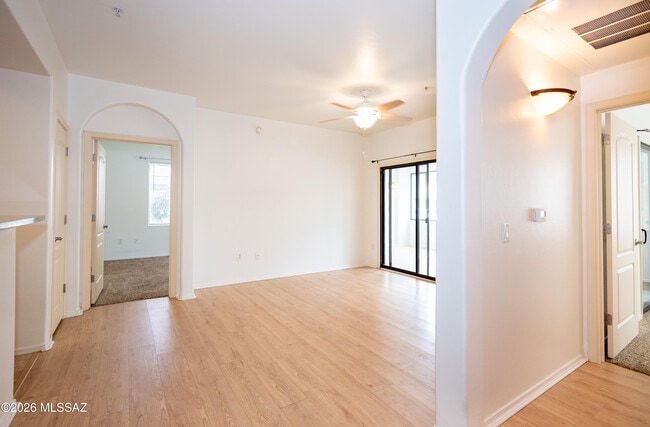 Building Photo - 2550 E River Rd