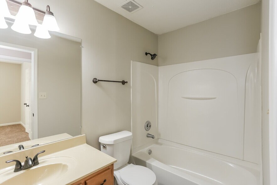 Building Photo - 8238 Regal Bend Dr