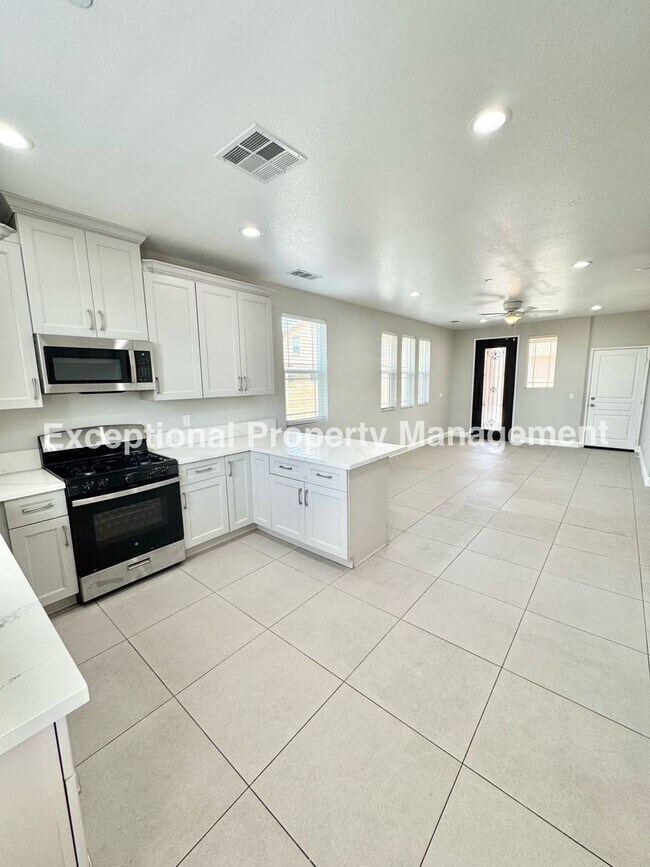Building Photo - 16265 Plum St