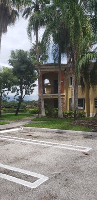 Building Photo - 1005 NE 34th Ave