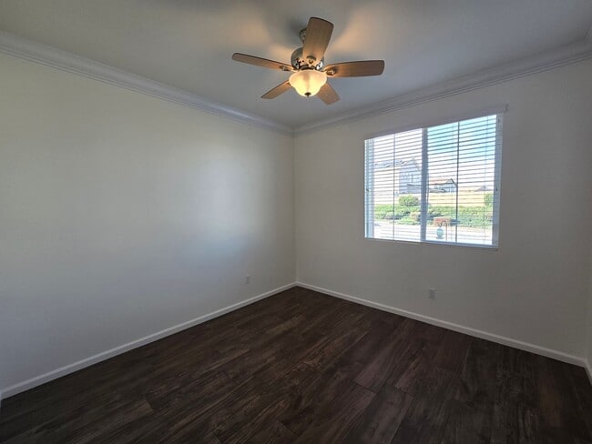 Building Photo - Spacious Woodcrest Single Story