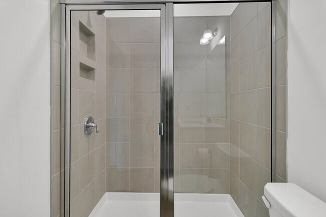 Building Photo - 502 Twin Rivers Dr