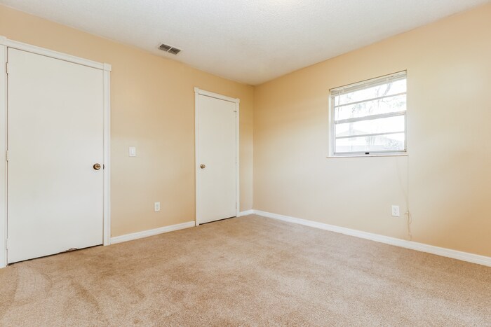 Building Photo - 39643 Meadowood Loop