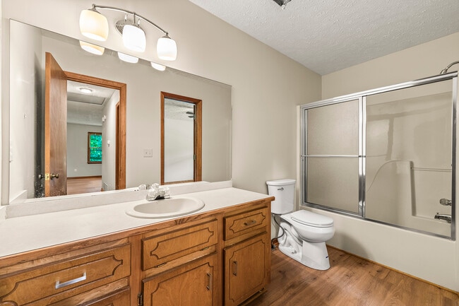 Building Photo - 105 McWhirter Pl