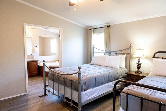 Building Photo - 1901 Harmon Hills Rd