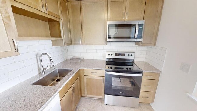 Building Photo - 1712 Traver Rd