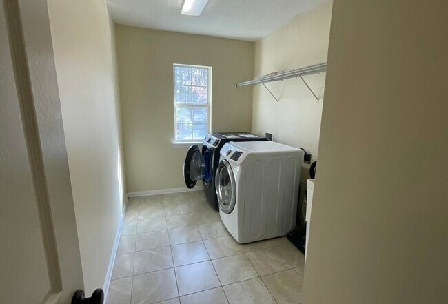 Building Photo - 133 Camden Cay Dr