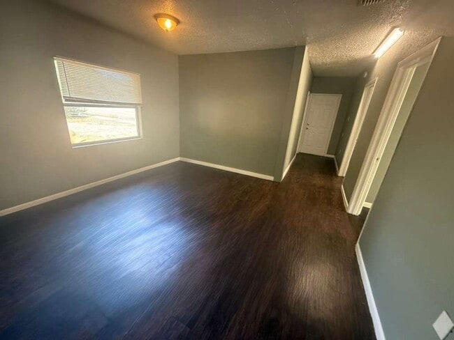 Building Photo - Beautiful Remodeled 4/1 Single Family Home in Lakeland