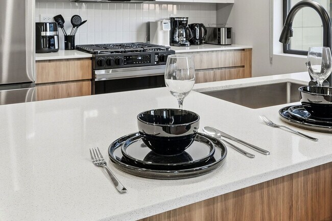 Building Photo - 6044 N Winthrop Ave