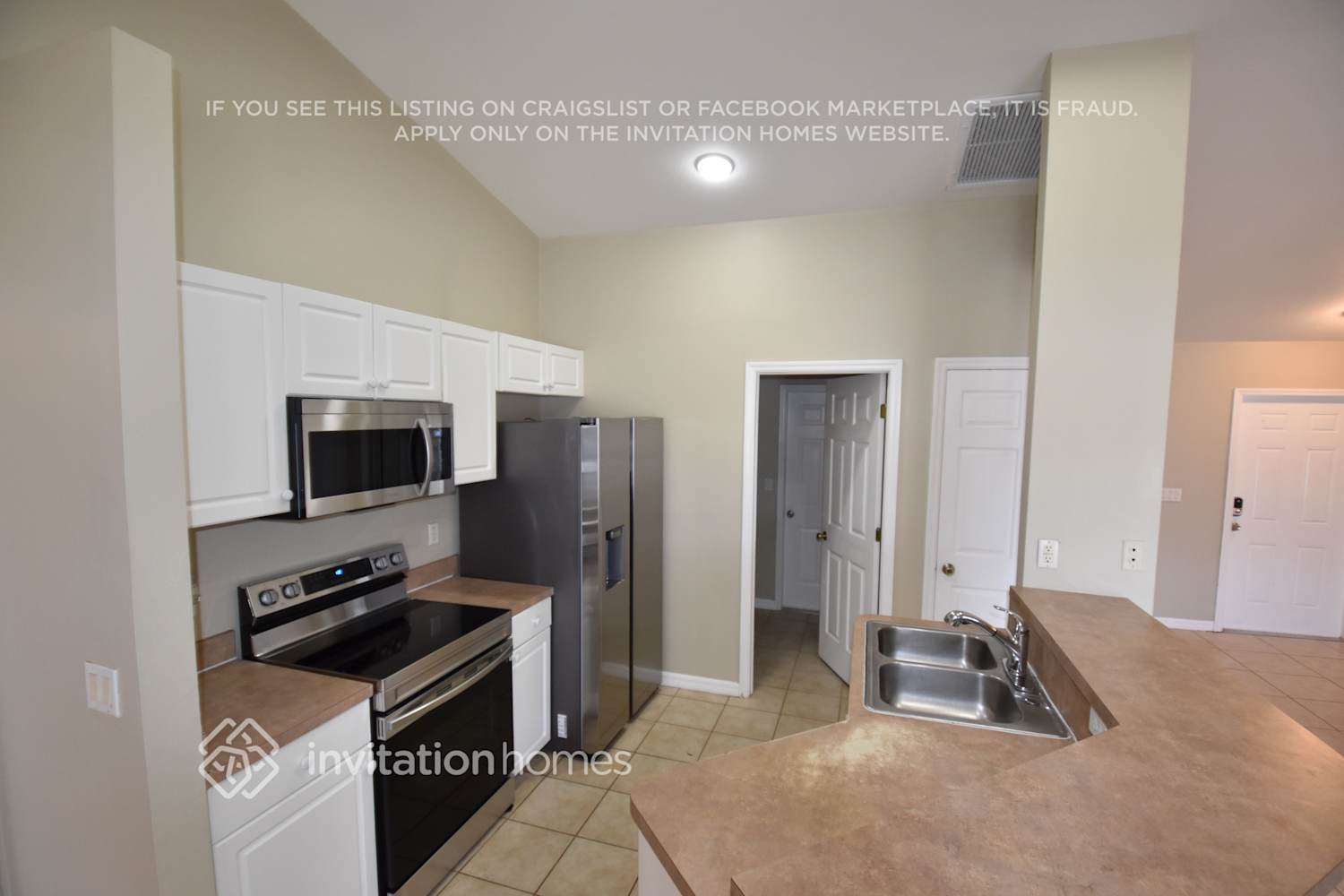 Building Photo - 3423 SW 9th Ave