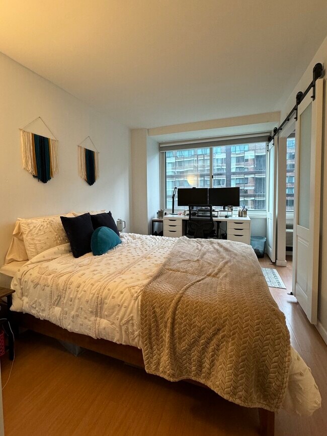 Building Photo - 211 E Ohio St