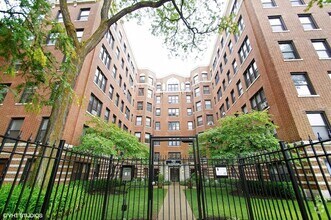 Building Photo - 725 W Sheridan Rd