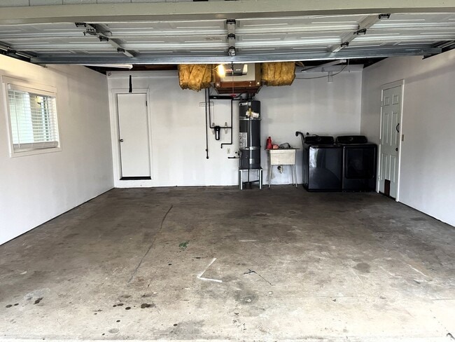 Building Photo - Newley updated 3-bedroom home features fen...