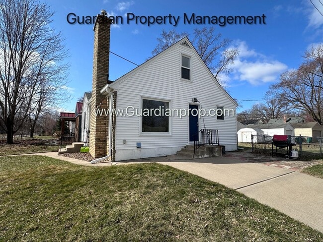 Building Photo - St Louis Park Single Family Home, Fenced In yard, Washer/Dryer, 1 Car Garage