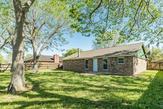 Building Photo - 530 Tall Timber Dr