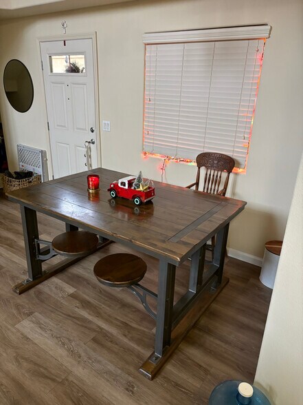 Building Photo - 1900 Danbrook Dr