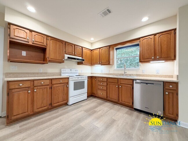 Building Photo - 3 Bedroom Home in sought-after Poquito Bayou with Boat Ramp Access!