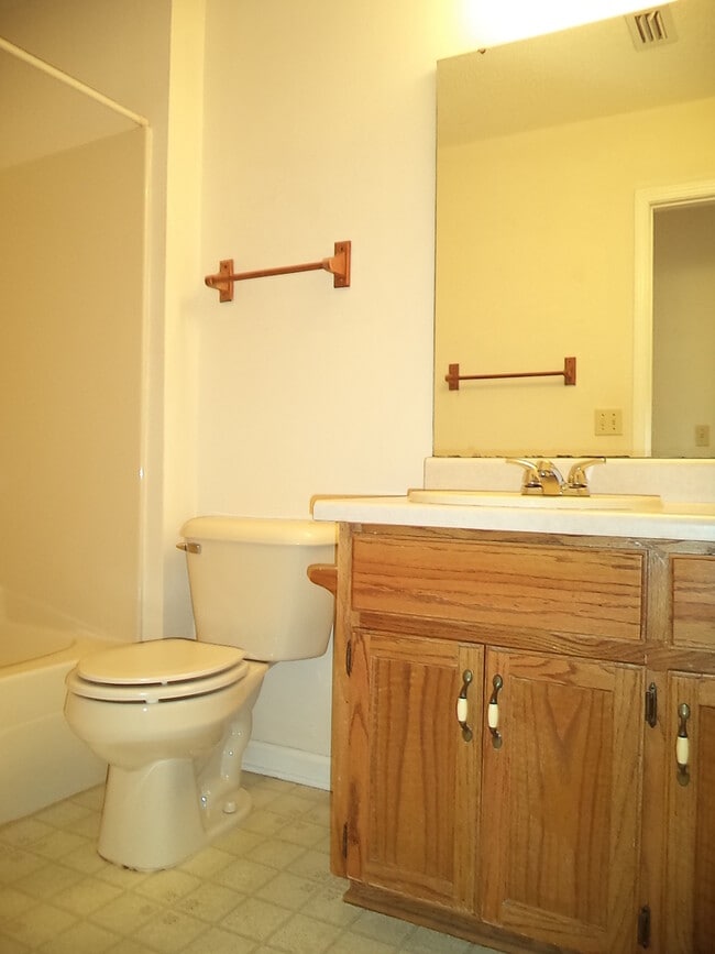 Building Photo - Hidden Lake Acres