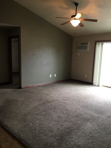 Building Photo - 3115 W Glenpark Dr