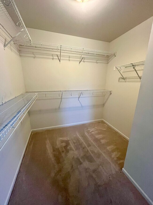 Building Photo - Duplex | 2 Bed | 2 Bath
