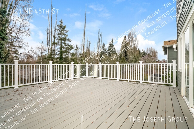 Building Photo - 4021 NE 45th St