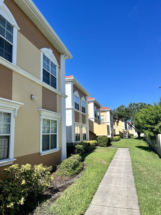 Building Photo - 1/1 unit becoming available June 1st for annual lease