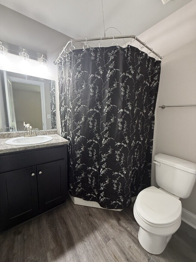 Building Photo - "Charming 2-Bed, 2-Bath Duplex Retreat in New Market's Idyllic Setting!"