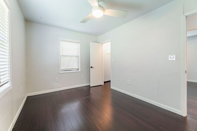 Building Photo - Charming & Updated Mid-Century 3 Bed/1 Bath in East Austin!