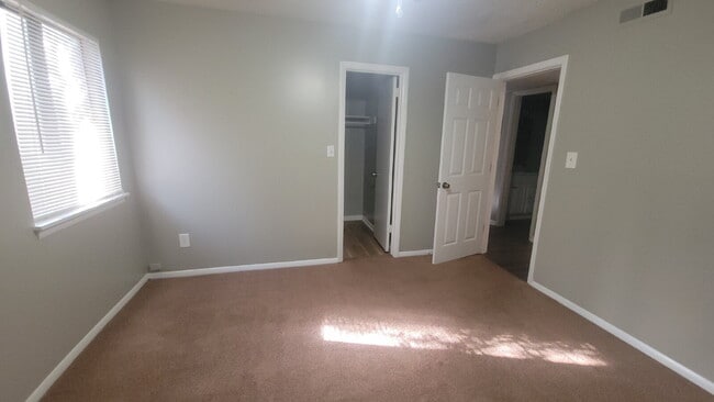Building Photo - Section 8 accepted!!! 1 month free, Call for details!!! "Cozy 2-Bedroom Retreat with Full Bath in...