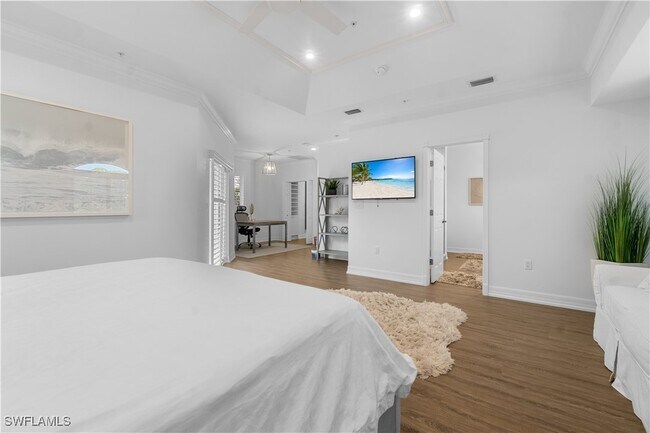 Building Photo - 991 8th St S