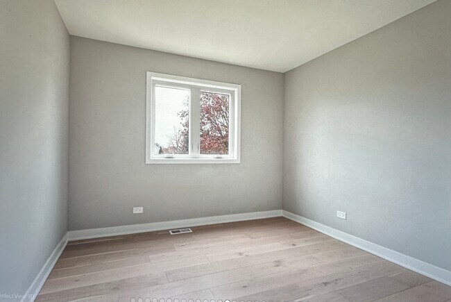 Building Photo - 24321 Hemlock Dr