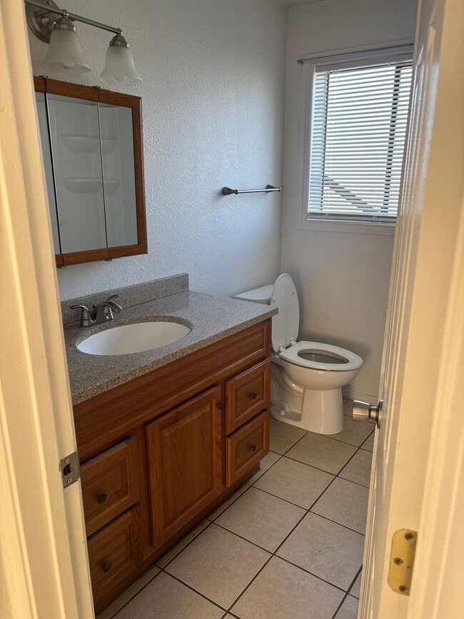 Building Photo - SFH B 107 - Wilson Lane Duplex