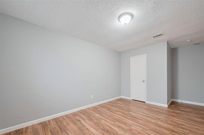 Building Photo - 6452 Kentwick Dr