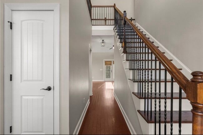 Building Photo - 411 W Sundance Dr