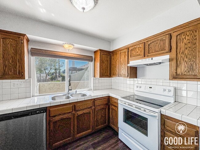 Building Photo - Stunning 3BD/2.5BA Townhouse in El Cajon W/ Central A/C, W/D, 2 Balconies, & Community Pool/Spa!