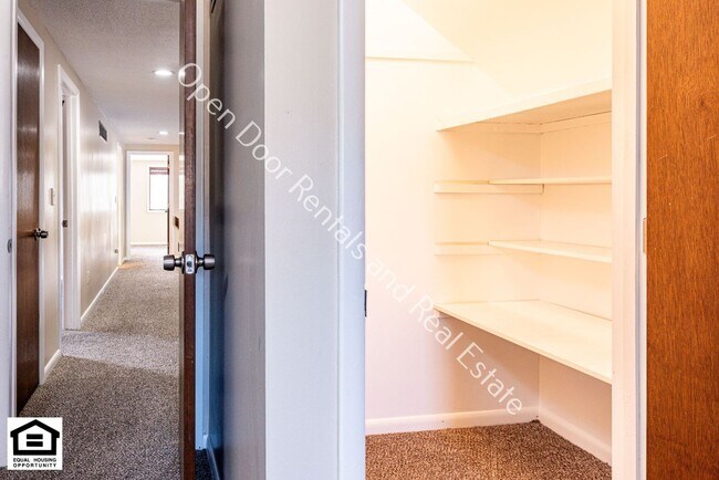 Building Photo - $300 off first months rent. Beautiful HOME! Schedule a showing today!