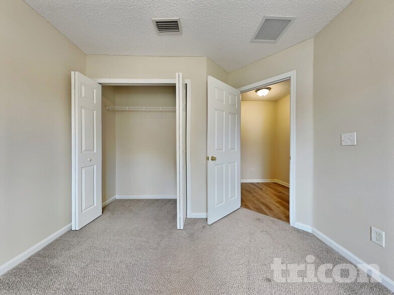 Building Photo - 7134 Beekman Lake Dr