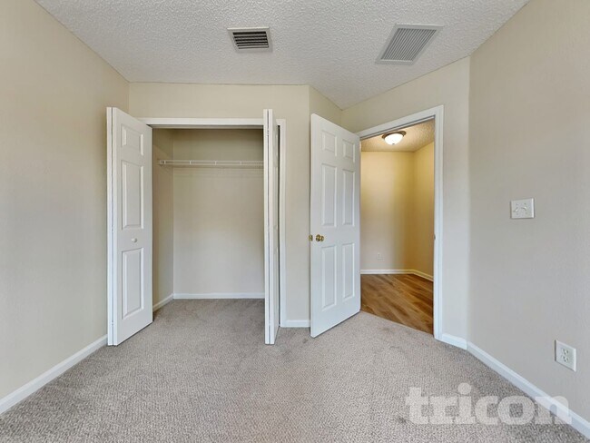 Building Photo - 7134 Beekman Lake Dr