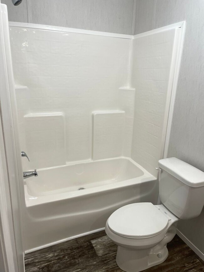 Building Photo - Luxury 3 Bedroom/ 2 Bath Mobile Home