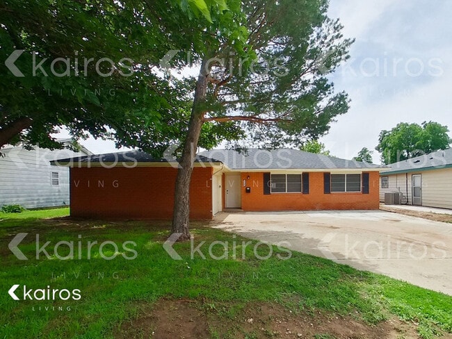Building Photo - 5129 Leland Dr