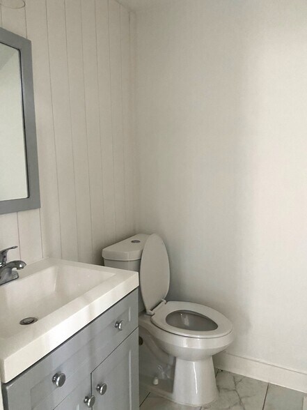 Building Photo - 1716 14th Ave S