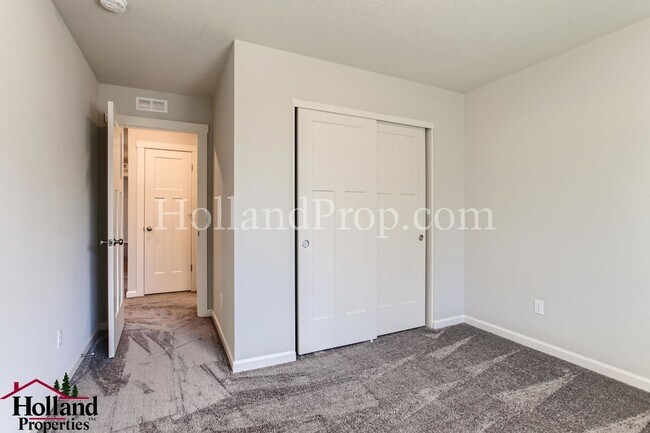 Building Photo - Gorgeous 4 Beds 2.5 Baths Single Family in...