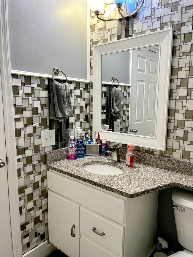 Master Bathroom / Full Bath - 3031 Poplar Creek Dr SE