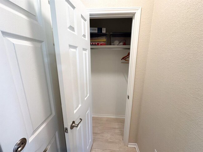 Building Photo - 100 Sunbird Ct