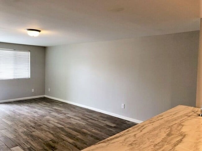 Building Photo - Remodeled 2 bedroom / 2 Full Bath