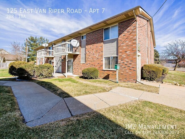 Building Photo - 125 E Van Riper Rd