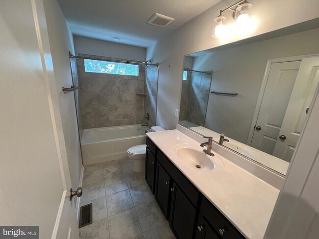 Building Photo - 4100 Bolton Ct